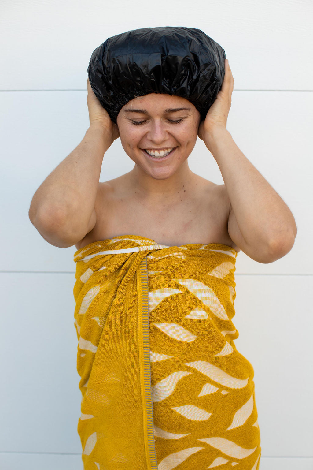 curls poppin satin soft shower cap for women in black colour